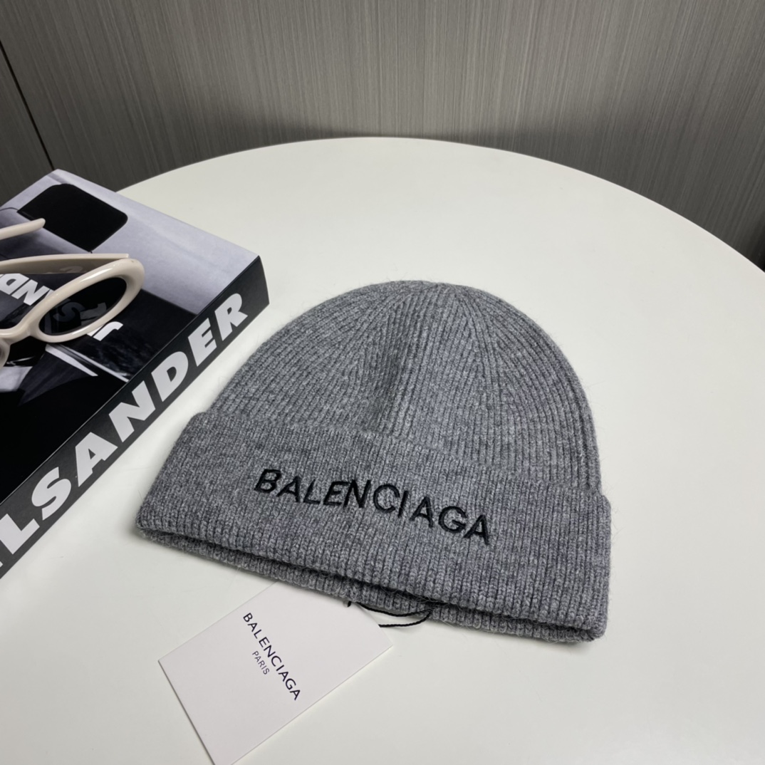 Balenciag Beanie  - EUR FASHION