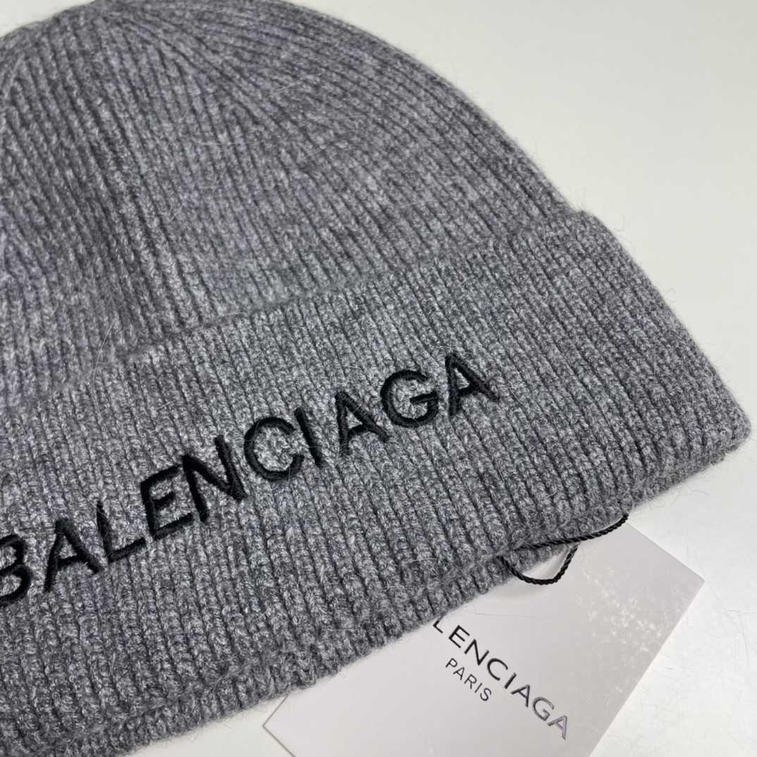 Balenciag Beanie  - EUR FASHION