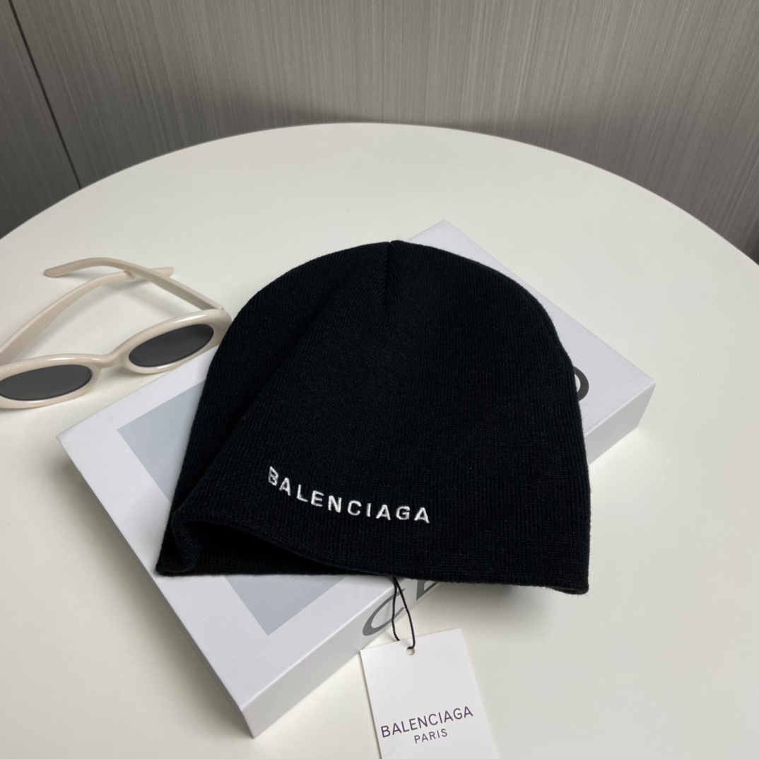 Balenciag Beanie  - EUR FASHION