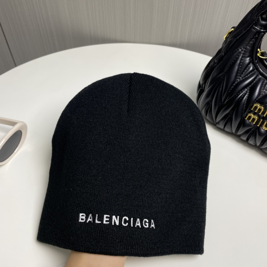 Balenciag Beanie  - EUR FASHION