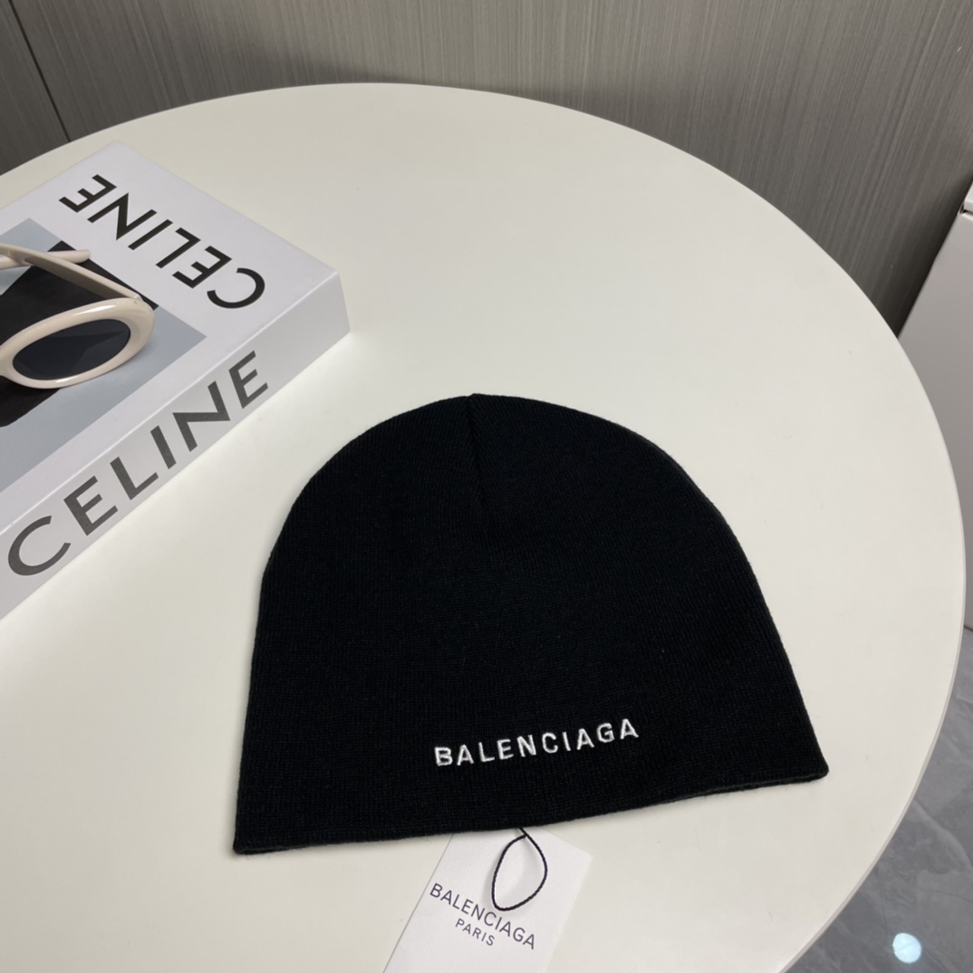 Balenciag Beanie  - EUR FASHION