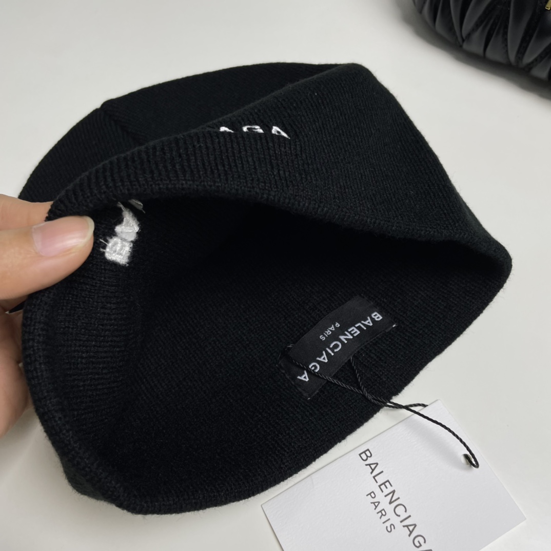 Balenciag Beanie  - EUR FASHION