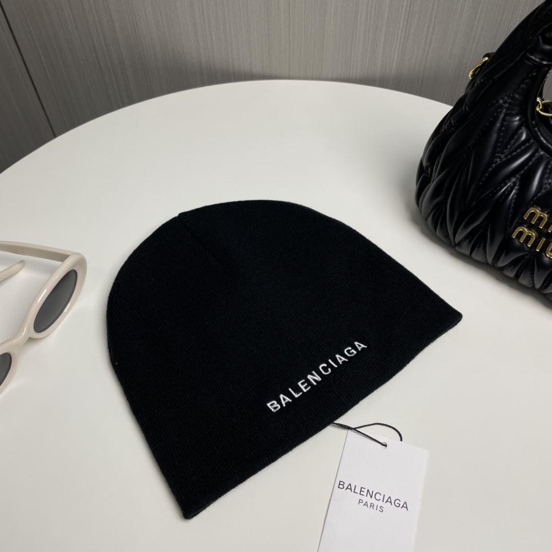 Balenciag Beanie  - EUR FASHION