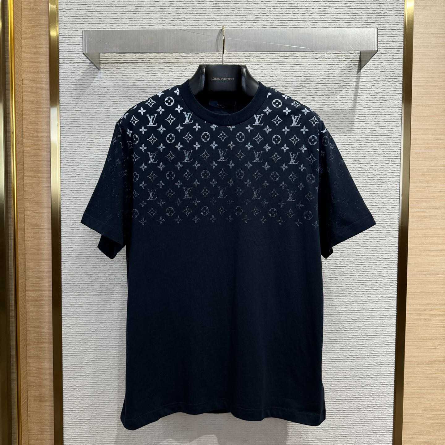 Louis Vuitton Monogram T-shirt - EUR FASHION