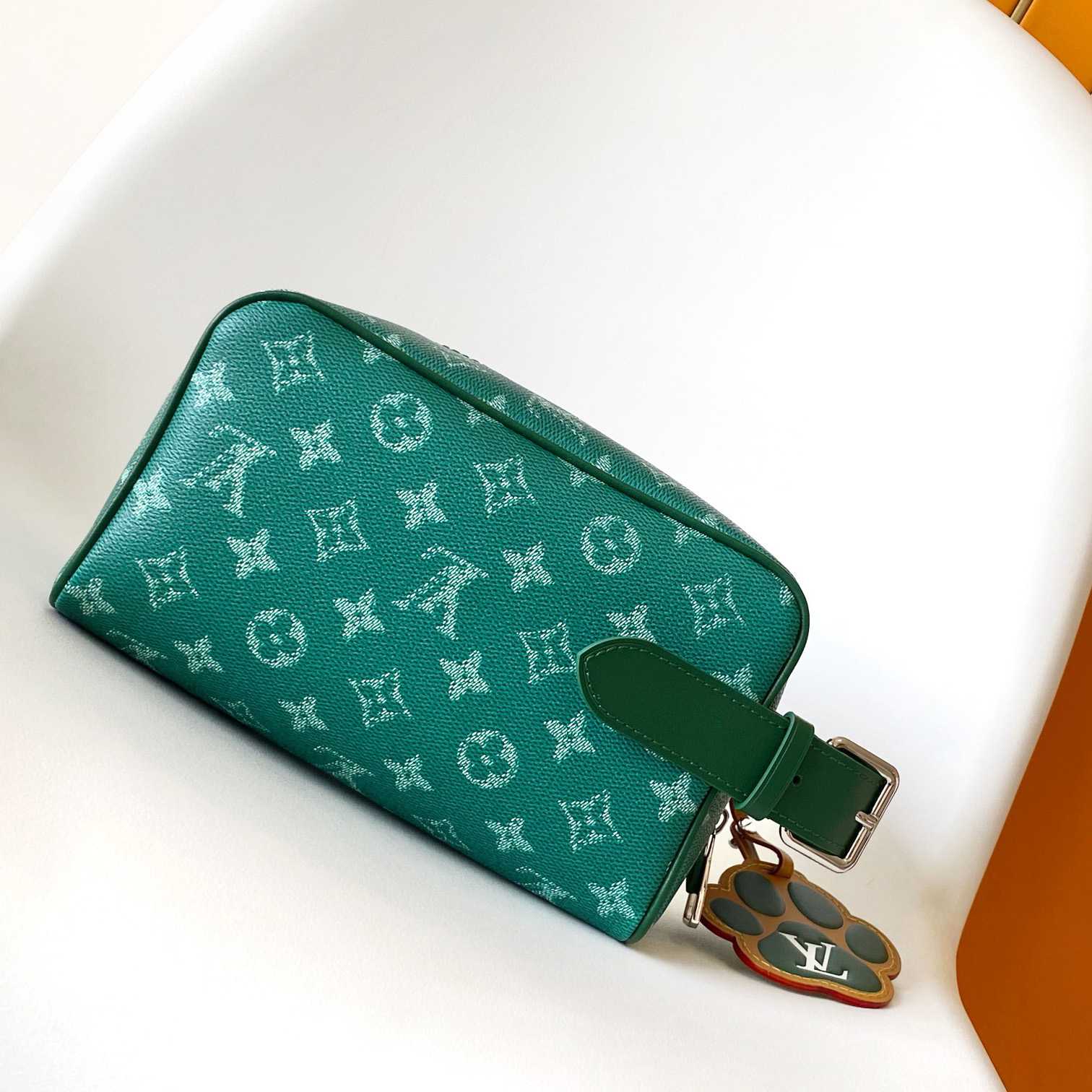 Louis Vuitton Locker Dopp Kit    M12688 - EUR FASHION