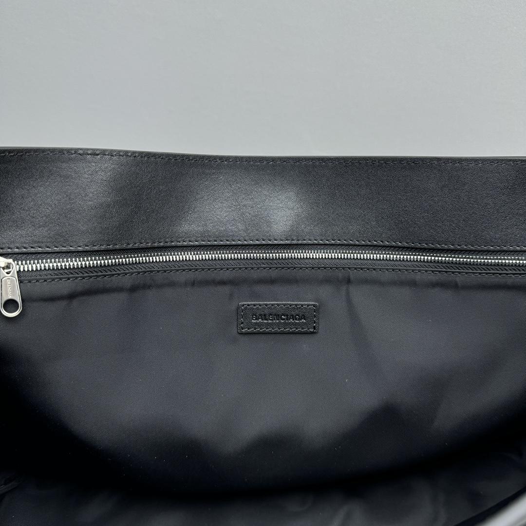 Balenciaga Grungy Medium Messenger Bag In Black - EUR FASHION