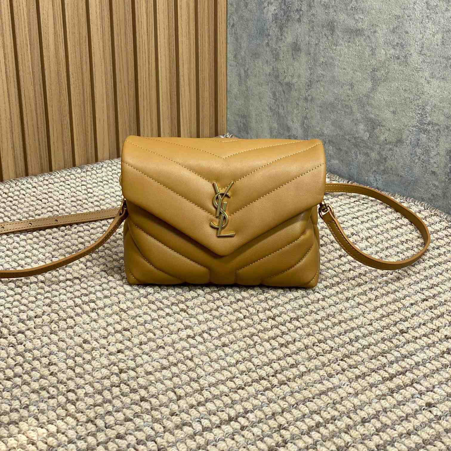 Saint Laurent Loulou Shoulder Bag   20x7x15cm - EUR FASHION