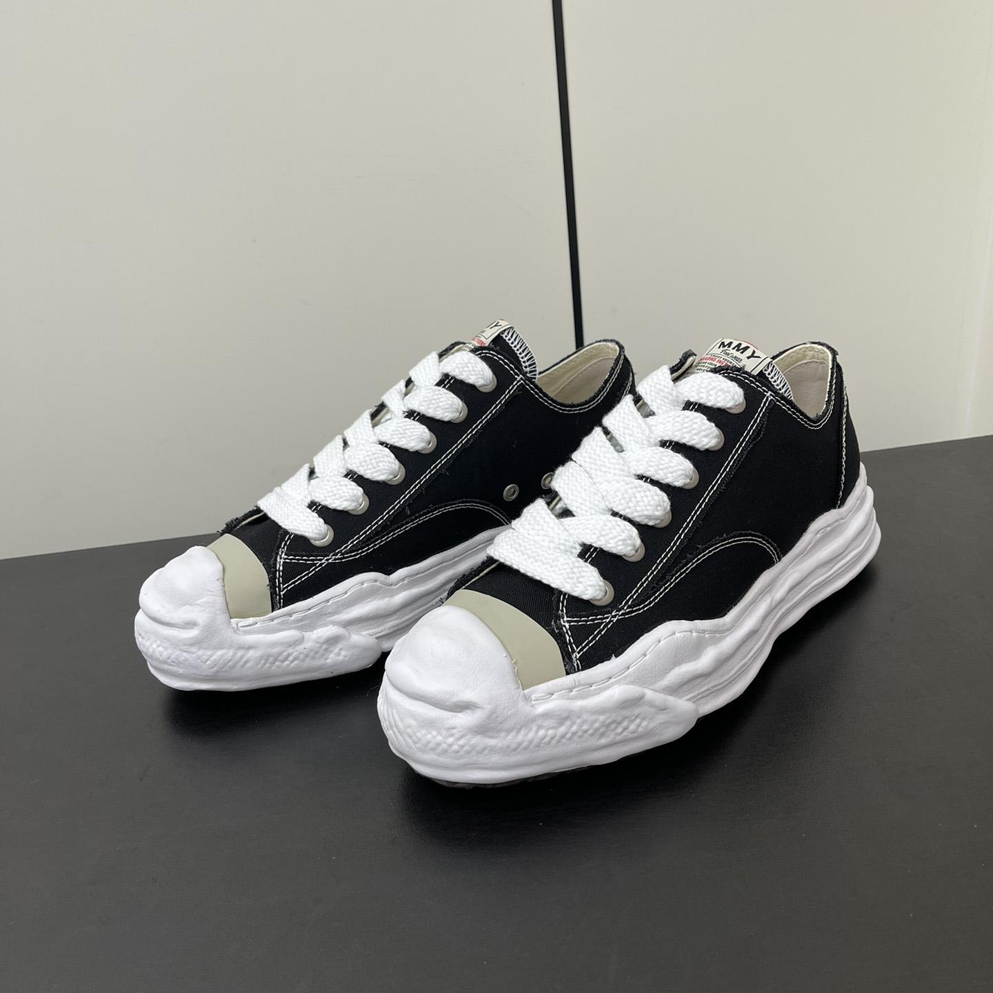 Maison Mihara Yasuhiro Low-Top Sneakers - EUR FASHION