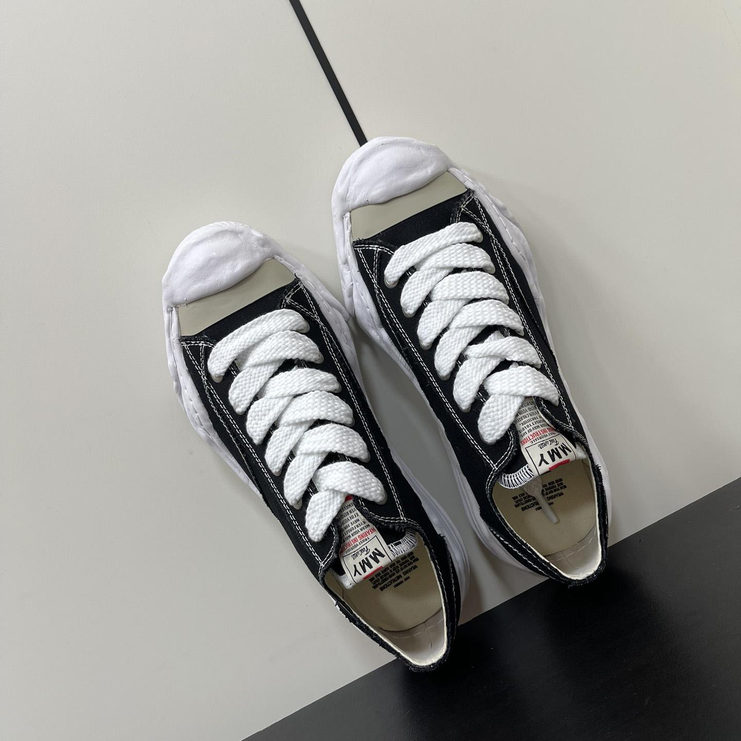 Maison Mihara Yasuhiro Low-Top Sneakers - EUR FASHION