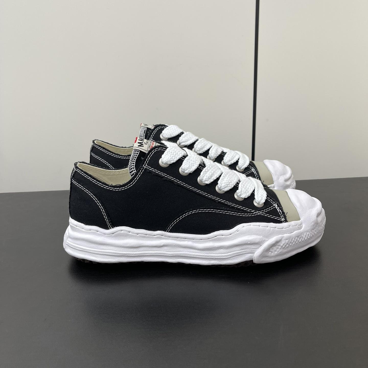 Maison Mihara Yasuhiro Low-Top Sneakers - EUR FASHION