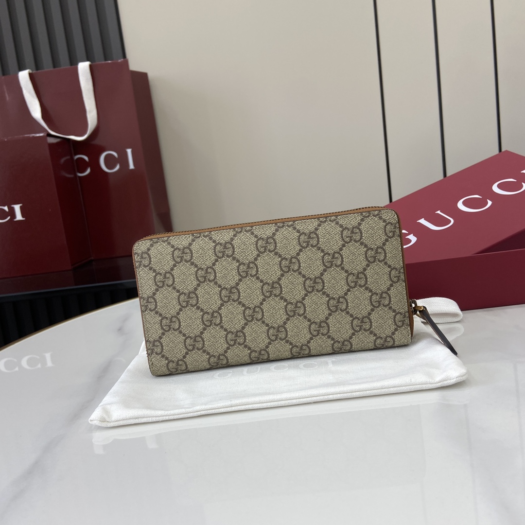 Gucci GG Emblem Around Wallet - EUR FASHION