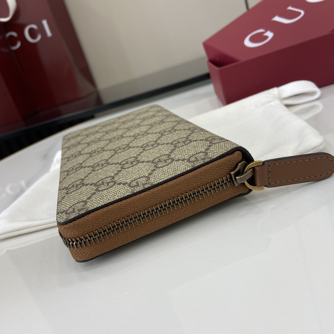 Gucci GG Emblem Around Wallet - EUR FASHION