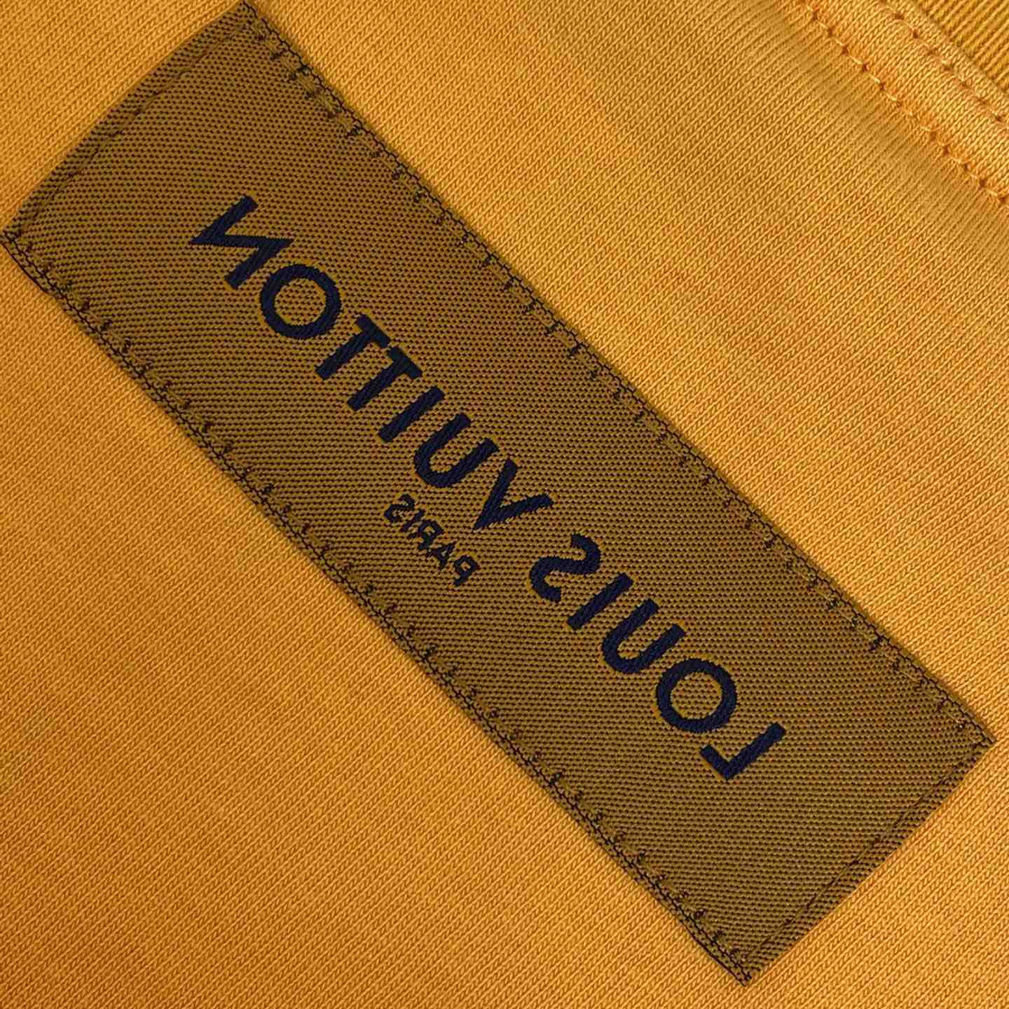 Louis Vuitton Embossed LV T-Shirt  1AGIIO - EUR FASHION