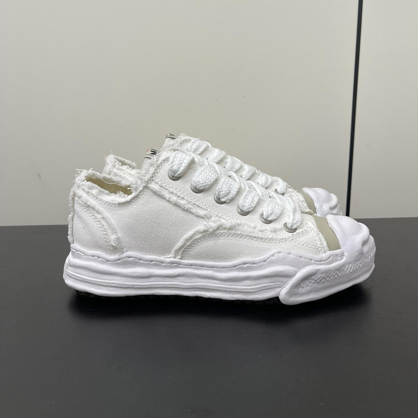 Maison Mihara Yasuhiro Low-Top Sneakers - EUR FASHION