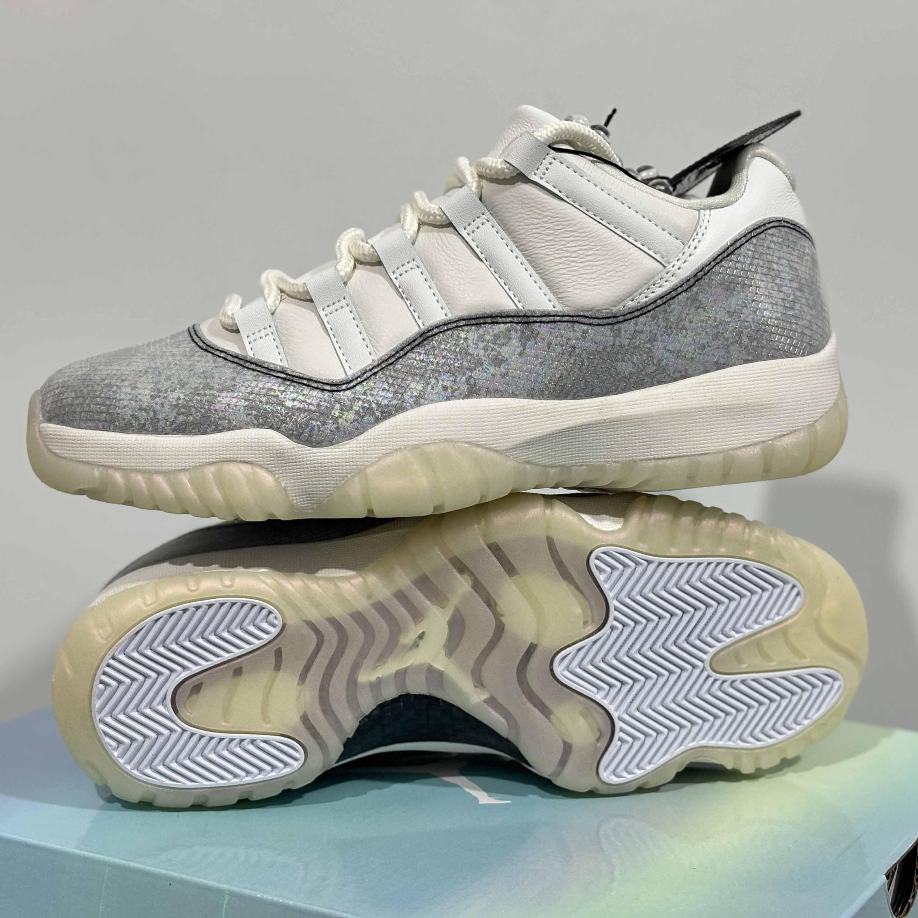 Air Jordan 11 Low Sneaker   HQ7000-001 - EUR FASHION