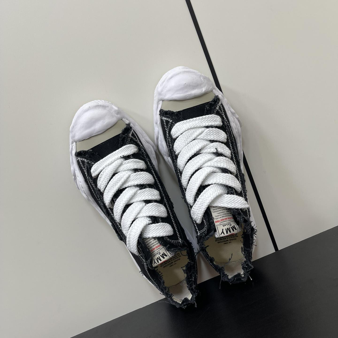 Maison Mihara Yasuhiro Low-Top Sneakers - EUR FASHION