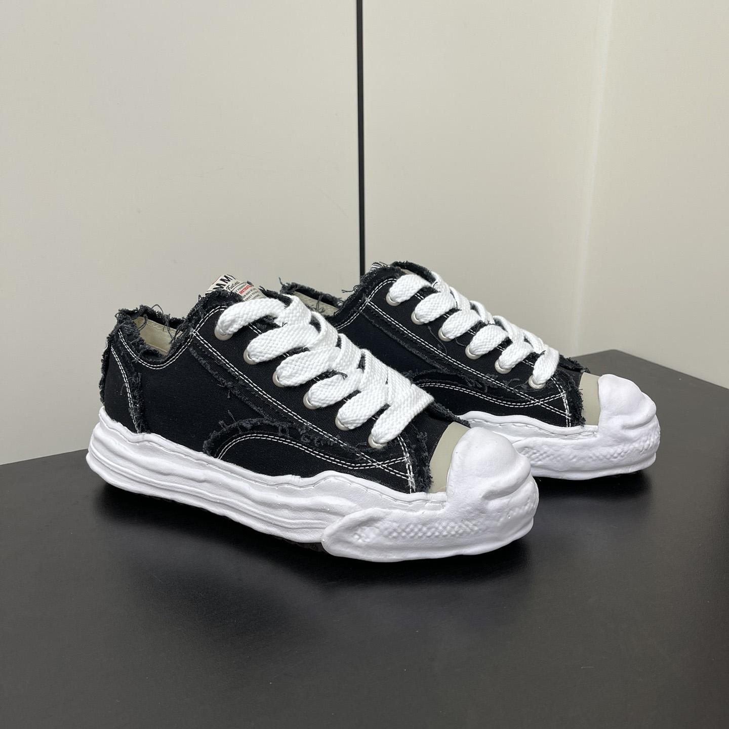 Maison Mihara Yasuhiro Low-Top Sneakers - EUR FASHION