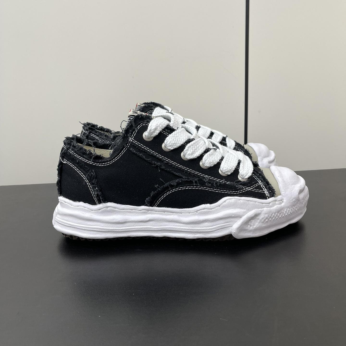 Maison Mihara Yasuhiro Low-Top Sneakers - EUR FASHION