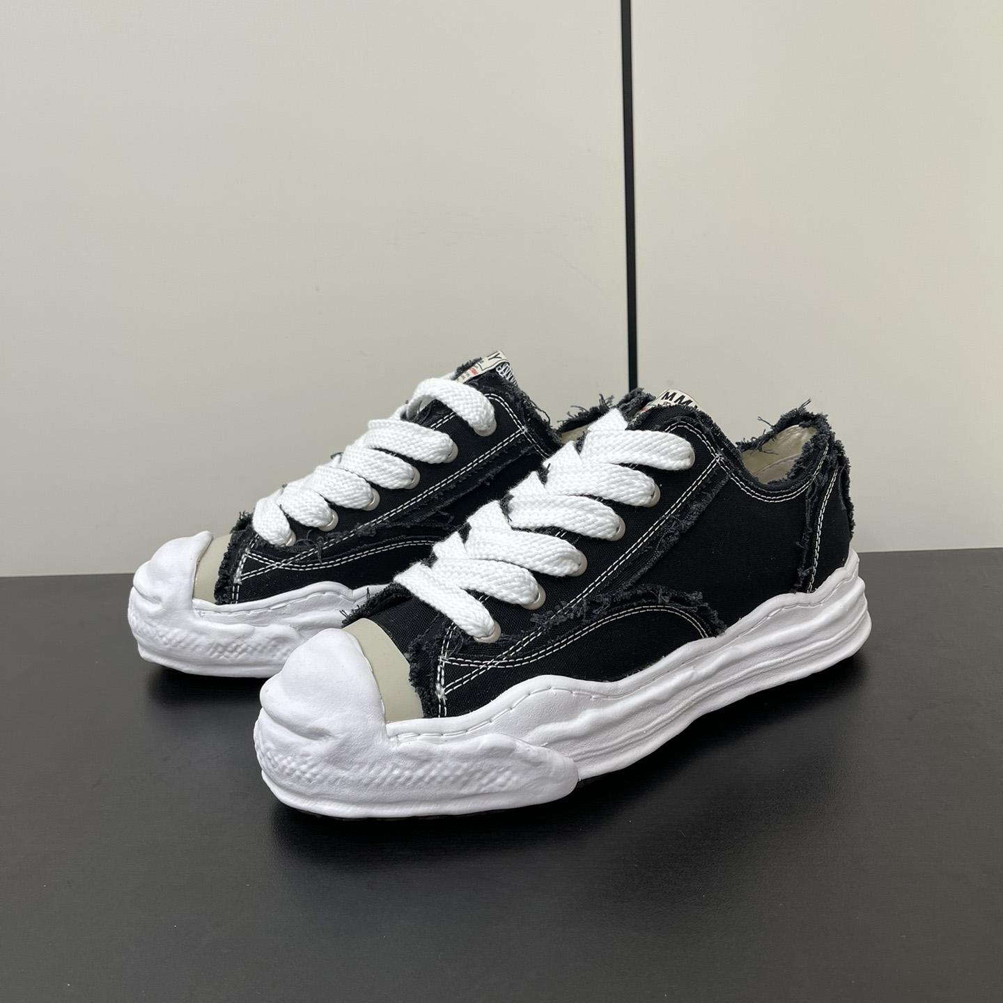 Maison Mihara Yasuhiro Low-Top Sneakers - EUR FASHION